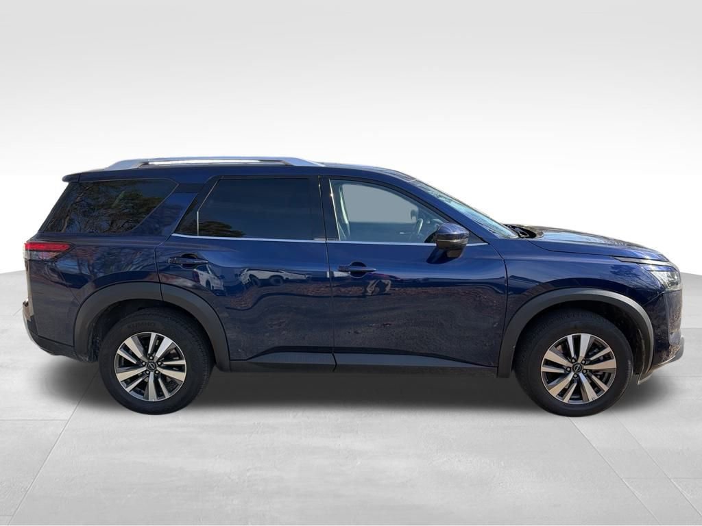 Used 2025 Nissan Pathfinder SL image 5