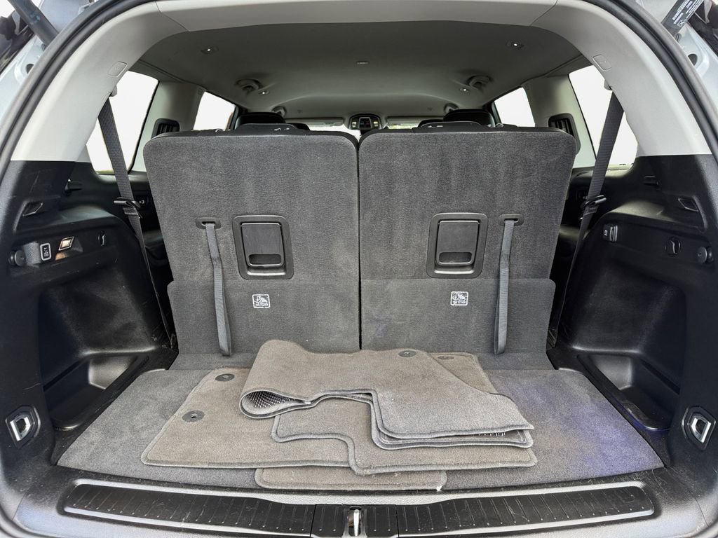 Certified 2022 Jeep Grand Cherokee L Limited w/ Black Appearance Package image 18