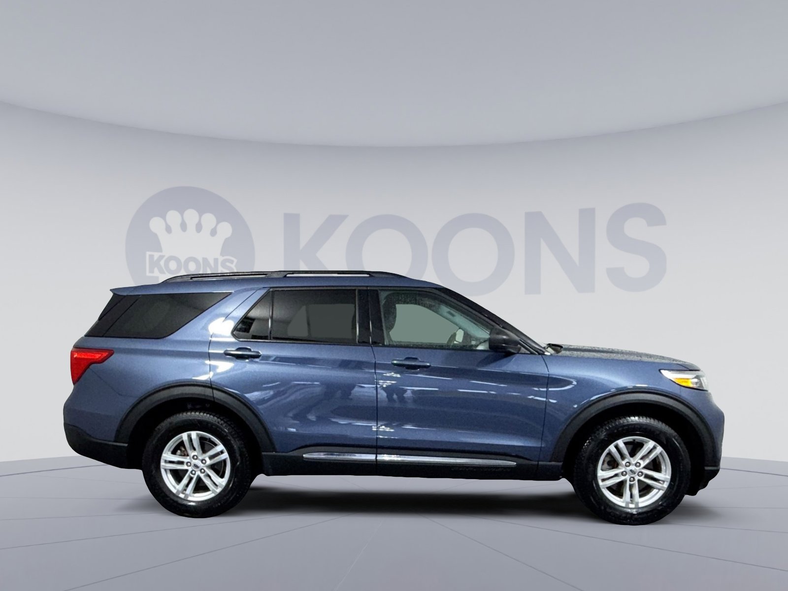 Used 2021 Ford Explorer XLT w/ Equipment Group 202A AWD/4WD image 8