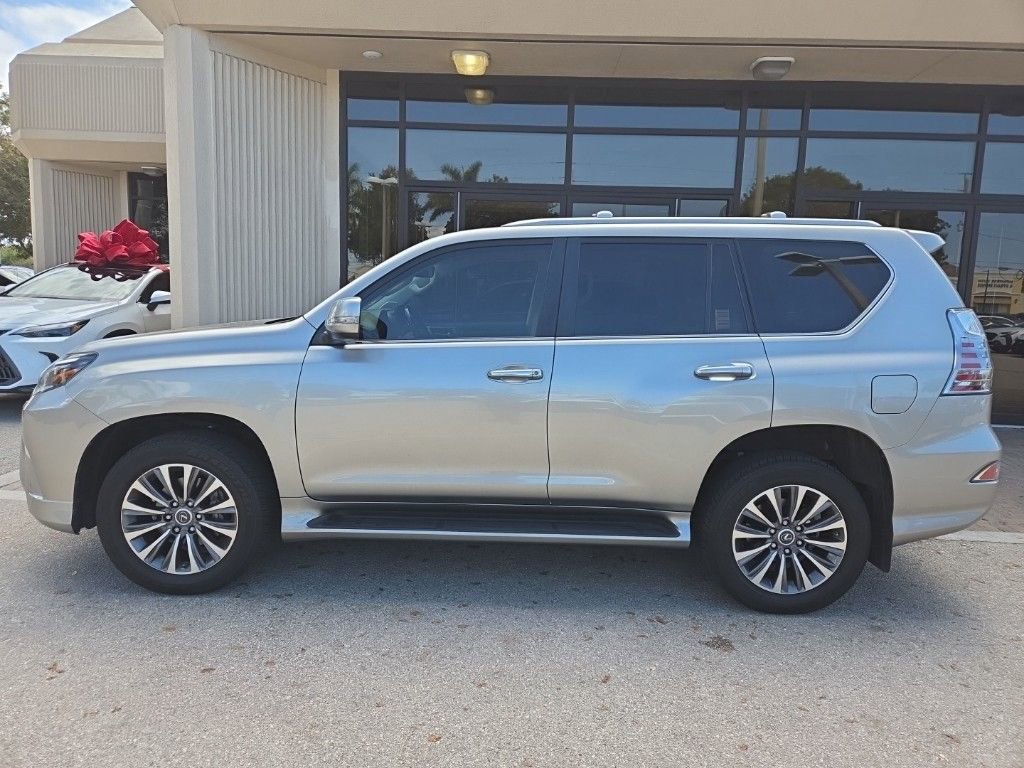 Used 2023 Lexus GX 460 Luxury w/ Accessory Package image 5