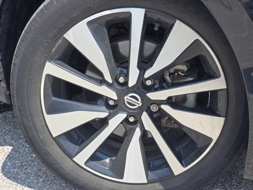 Used 2023 Nissan Sentra SV w/ SV Premium Package FWD image 7