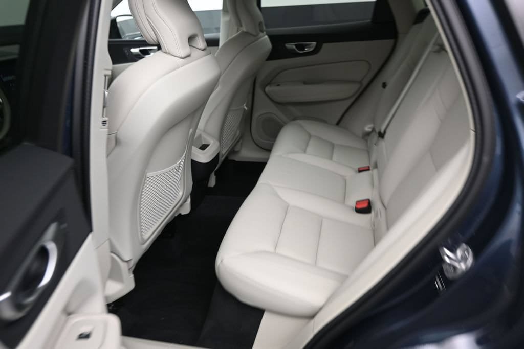 Certified 2024 Volvo XC60 B5 Core w/ Protection Package Premier AWD/4WD image 14