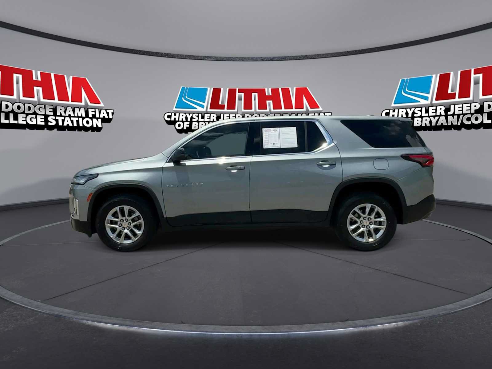 Used 2023 Chevrolet Traverse LS FWD image 5