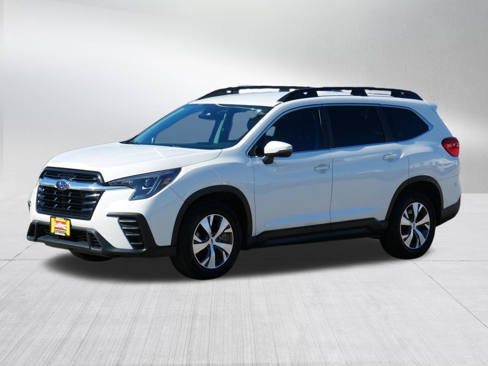 Used 2023 Subaru Ascent Premium image 3
