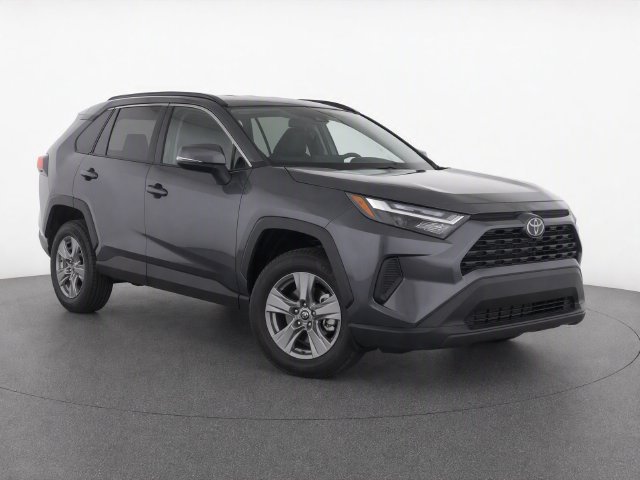 Used 2025 Toyota RAV4 XLE AWD/4WD image 2