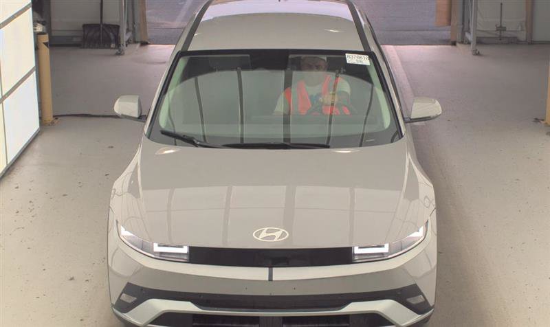 Used 2025 Hyundai Ioniq 5 SE RWD image 2