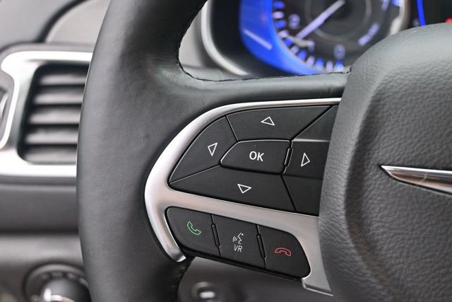 Used 2016 Chrysler 200 Limited w/ Convenience Group FWD image 28