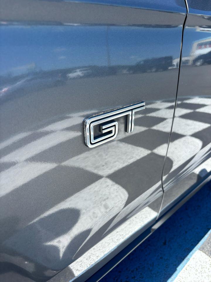 Used 2010 Ford Mustang GT RWD image 3