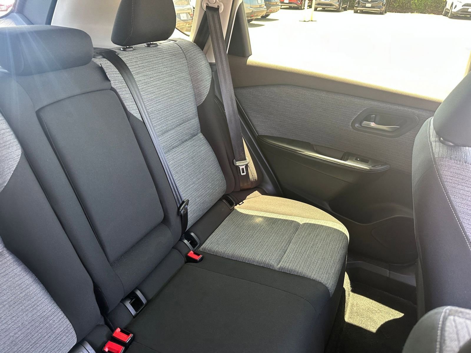 Used 2023 Nissan Rogue SV image 37