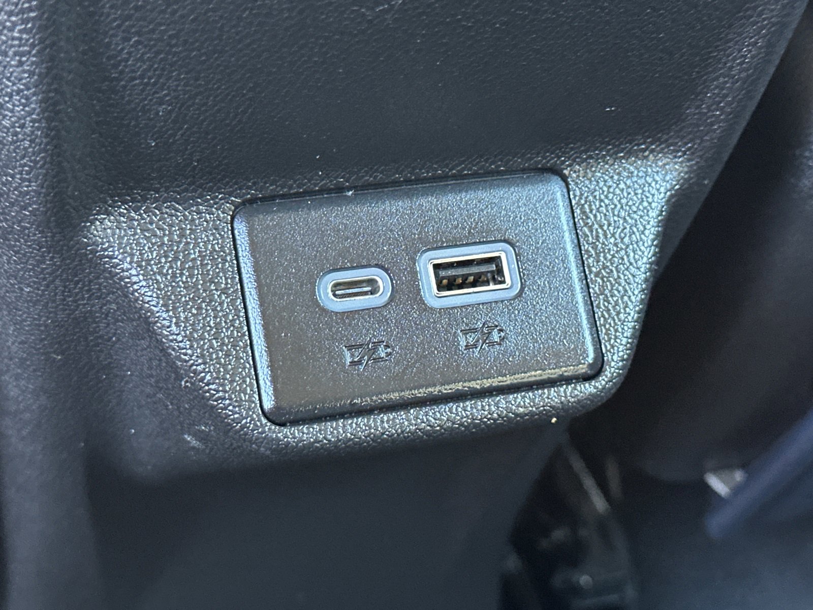 Used 2022 Chevrolet Bolt EUV Premier image 22