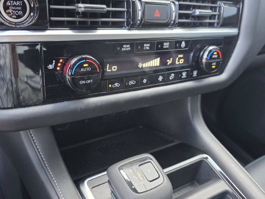 Used 2024 Nissan Pathfinder SL w/ SL Premium Package FWD image 23