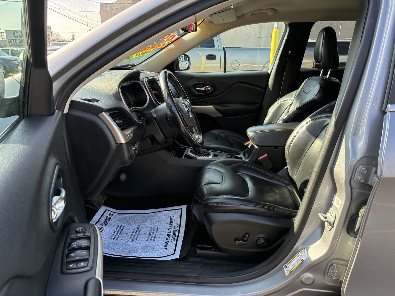 Used 2018 Jeep Cherokee Limited image 3