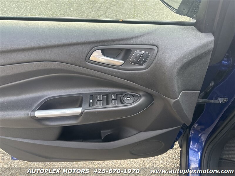 Used 2015 Ford Escape Titanium w/ Equipment Group 301A image 25
