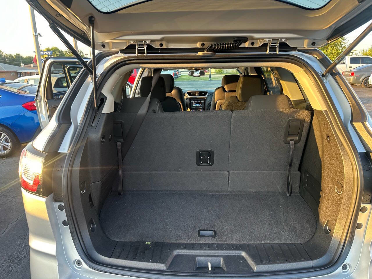 Used 2017 Chevrolet Traverse LT image 14
