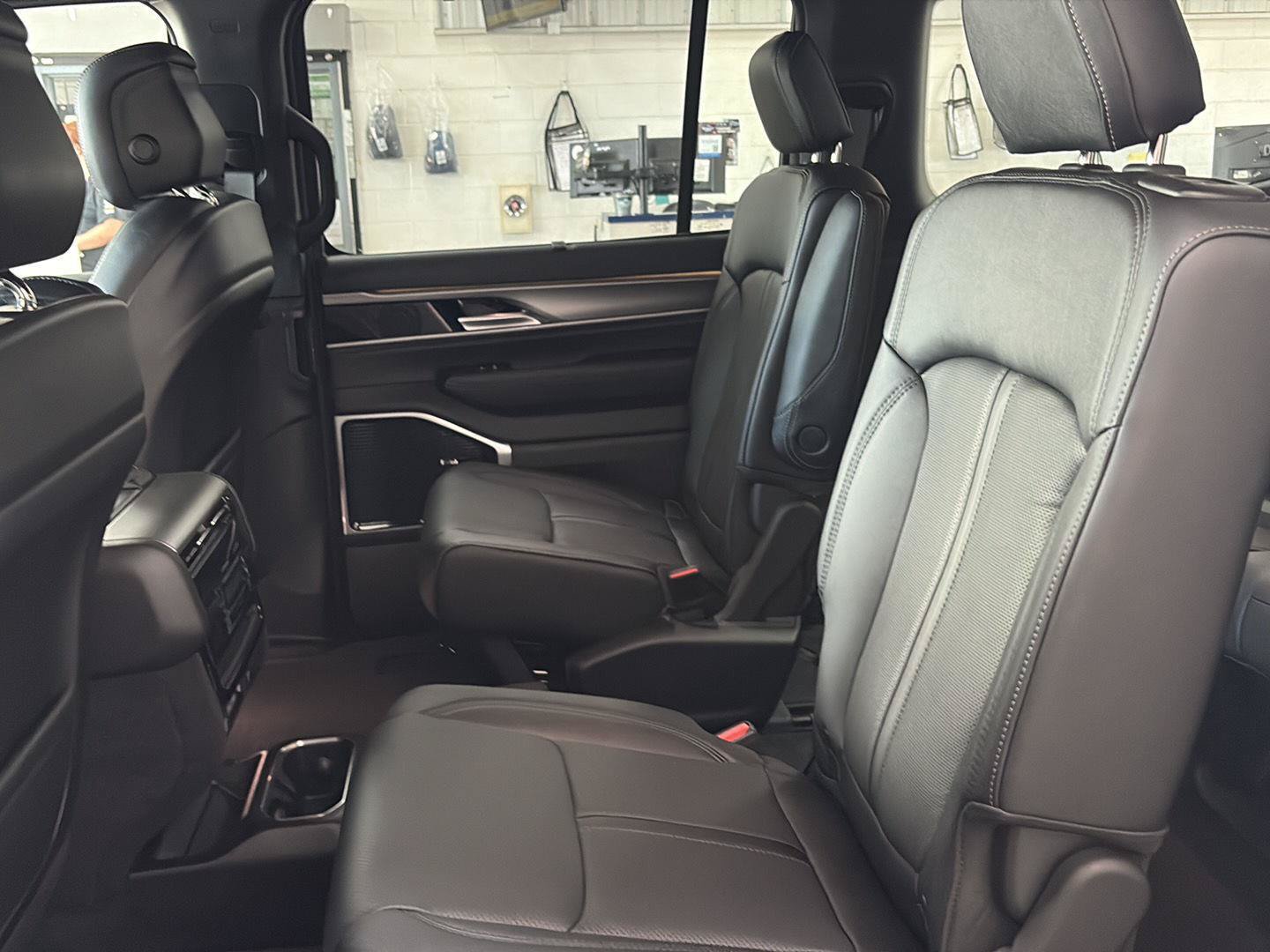New 2026 Jeep Grand Wagoneer Limited AWD/4WD image 33