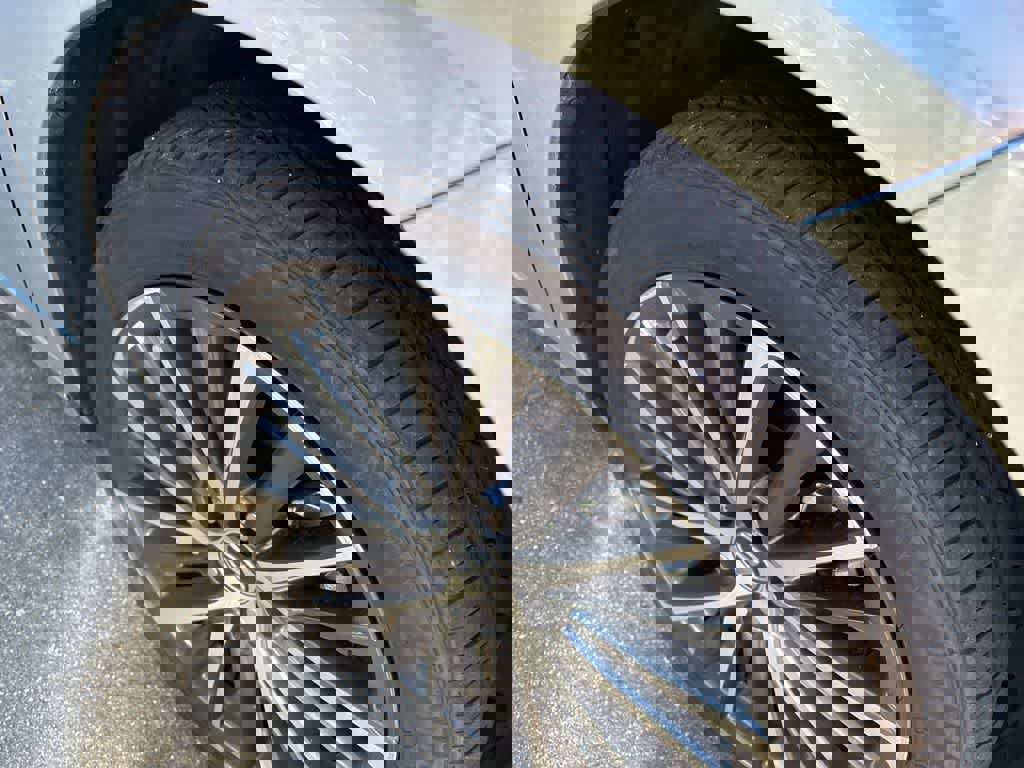 Used 2025 Lexus ES 300h w/ Premium Package image 4