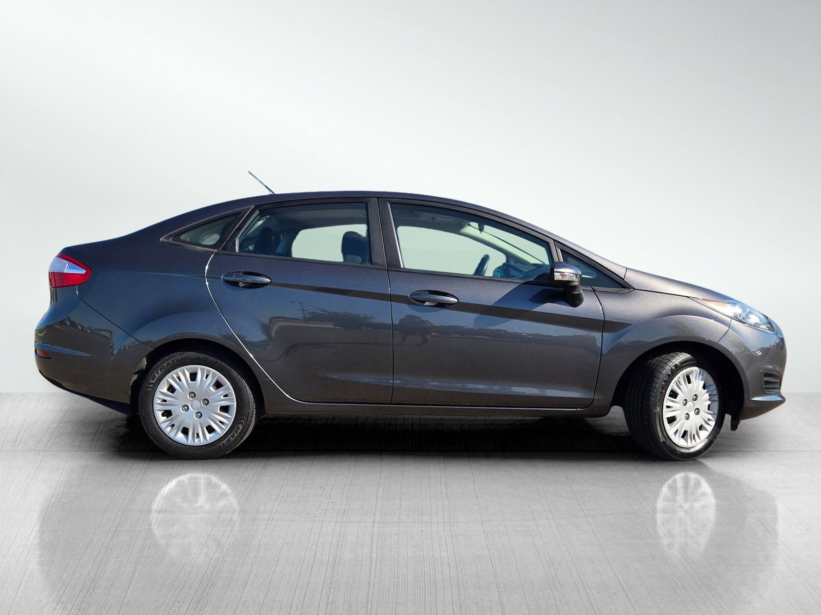 Used 2015 Ford Fiesta SE FWD image 3