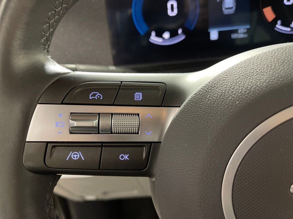 Certified 2025 Hyundai Kona SEL image 28