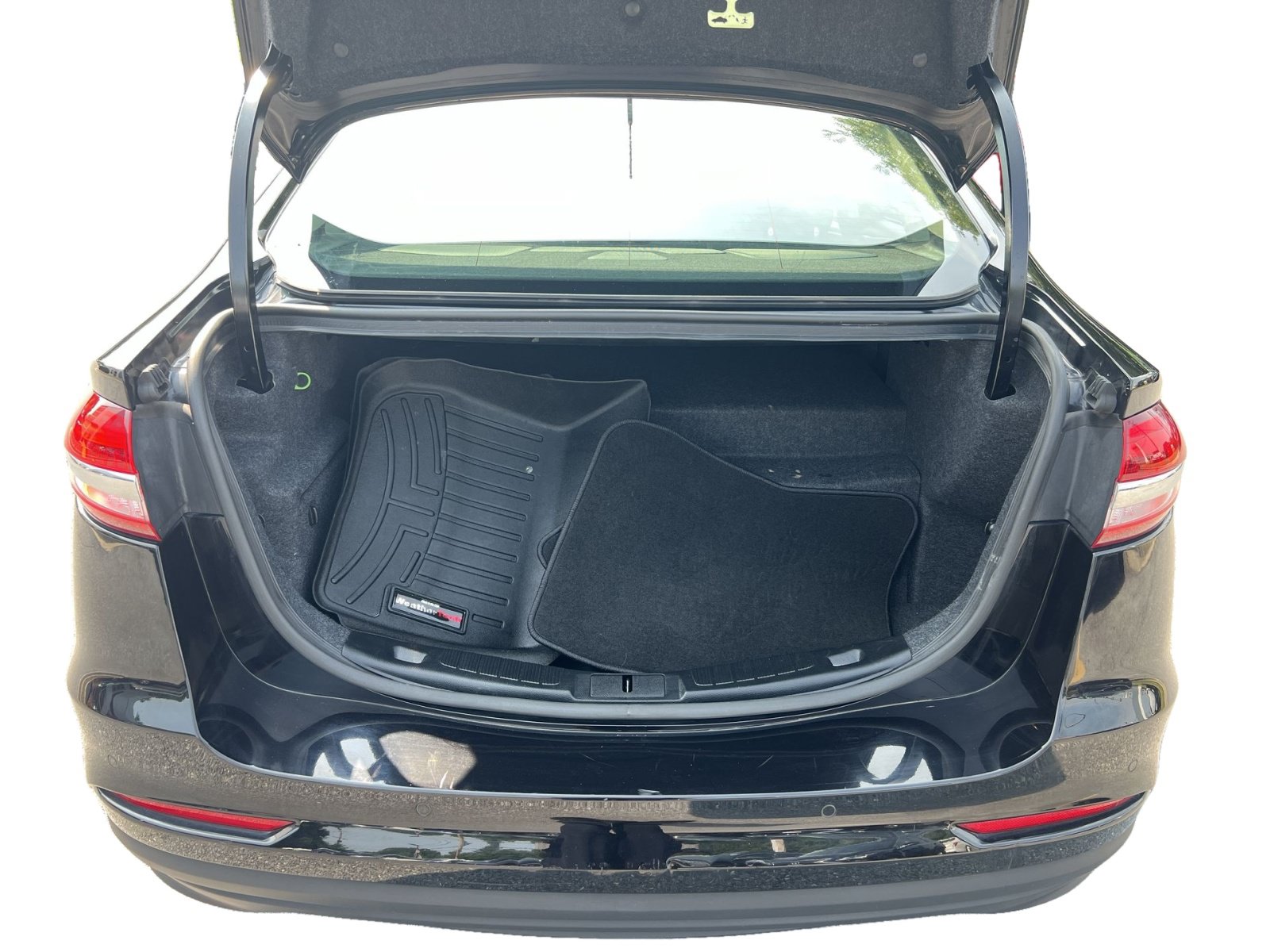Used 2019 Ford Fusion Energi Titanium FWD image 24