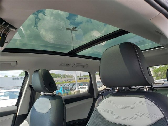 New 2025 Volkswagen Taos SEL image 7