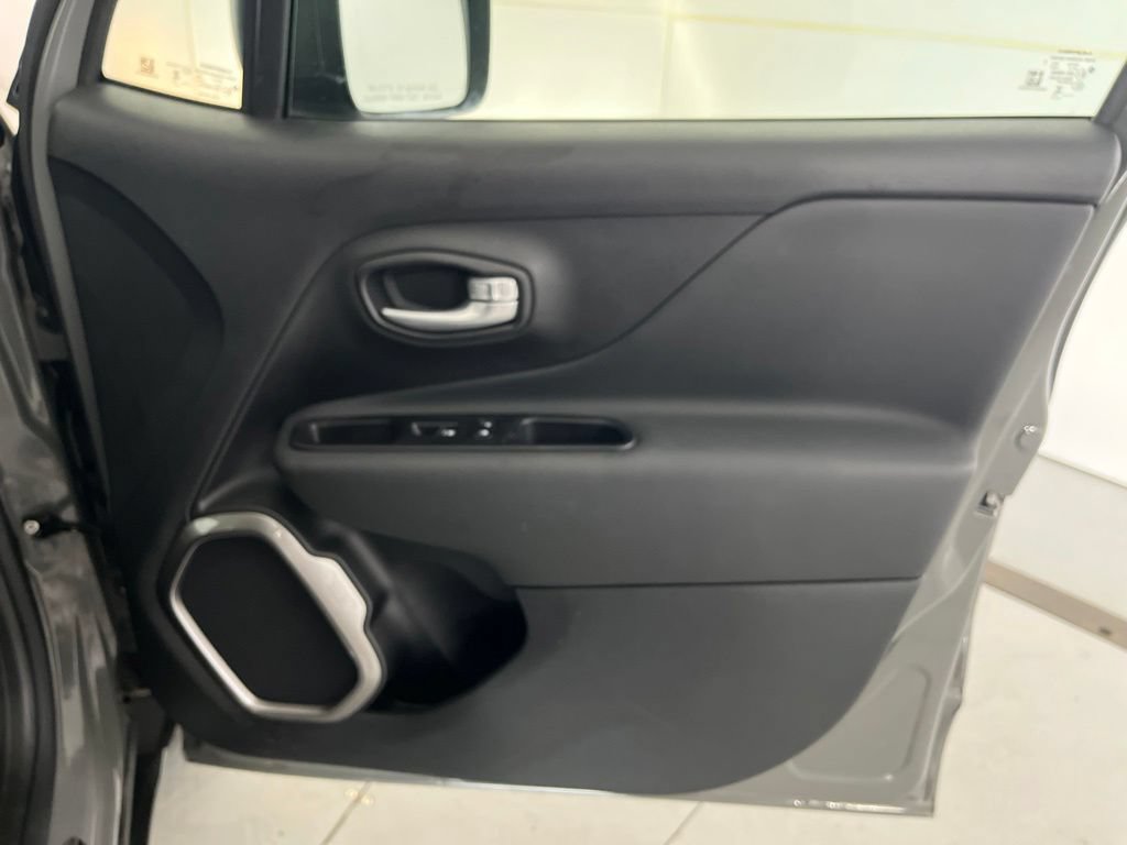 Used 2023 Jeep Renegade Latitude AWD/4WD image 28
