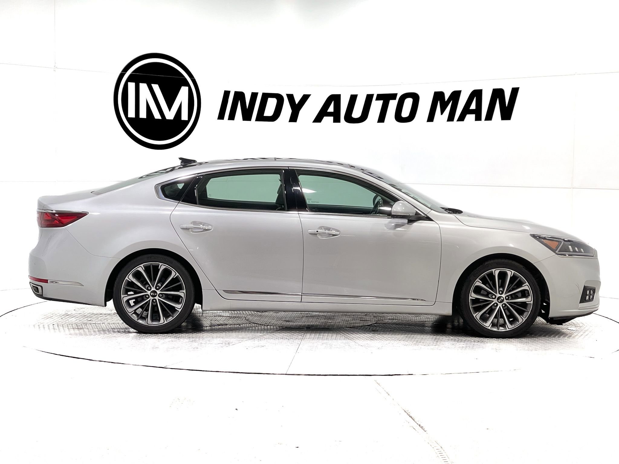 Used 2018 Kia Cadenza Technology image 3