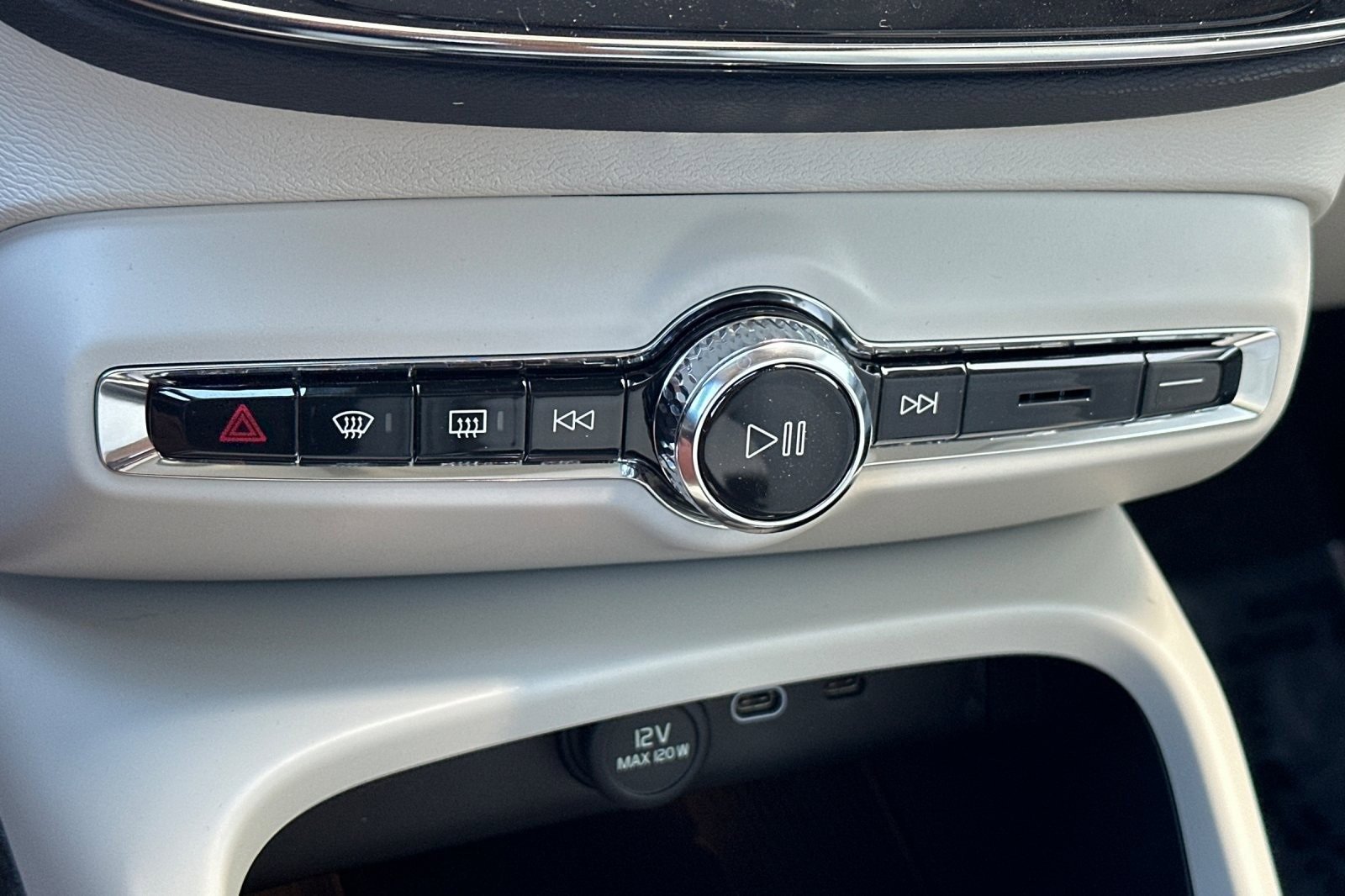 New 2026 Volvo XC40 B5 Plus w/ Protection Package Premier image 23