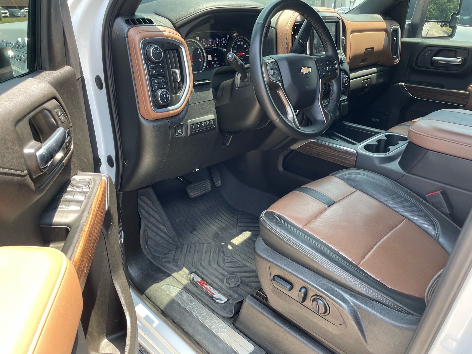 Used 2023 Chevrolet Silverado 2500 High Country w/ Z71 Off-Road Package AWD/4WD image 4