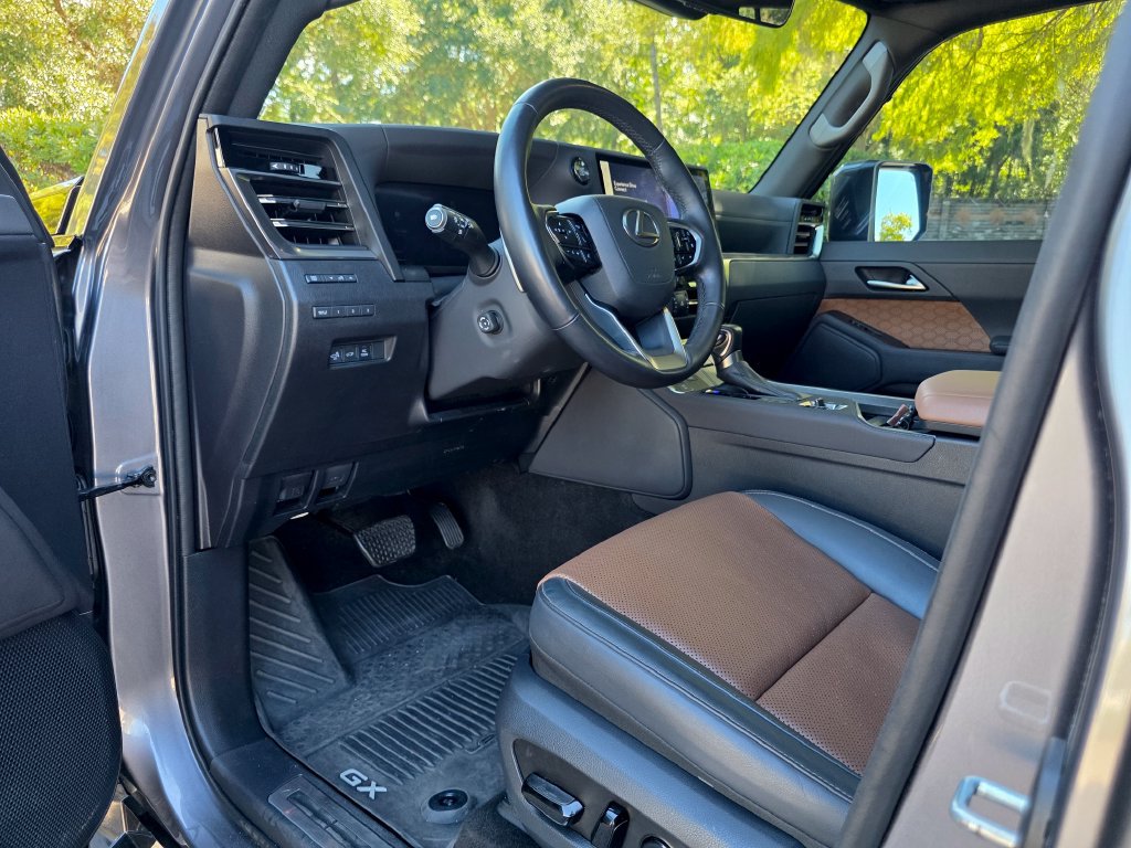 Used 2024 Lexus GX 550 AWD/4WD image 11