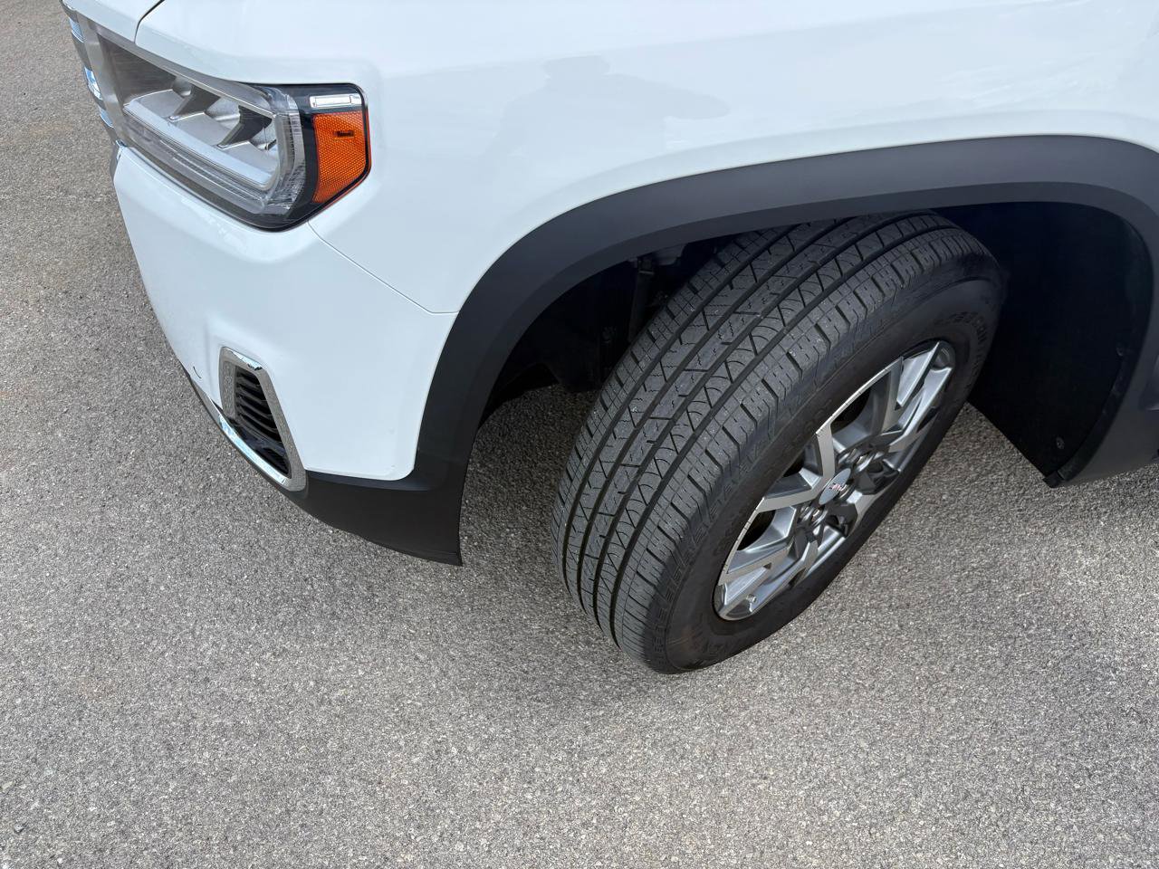 Used 2023 GMC Acadia SLT w/ Technology Package image 59