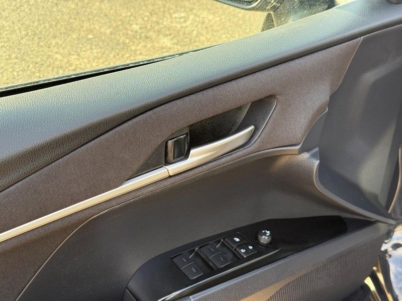 Used 2025 Toyota Camry LE image 18