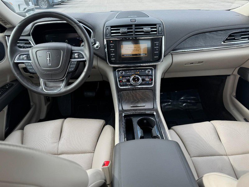 Used 2017 Lincoln Continental Select w/ Climate Package image 9