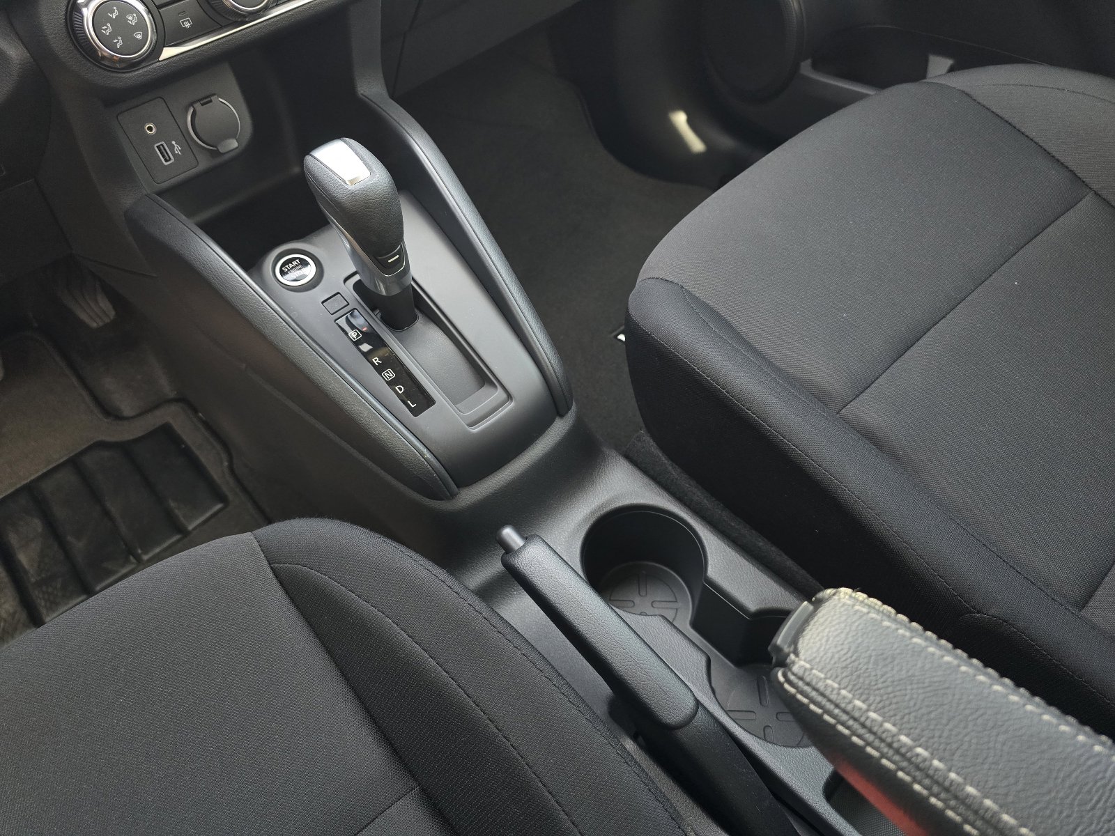 Used 2025 Nissan Kicks Play S image 16