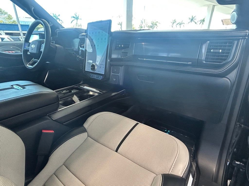 Used 2023 Ford F150 Lightning Platinum image 31