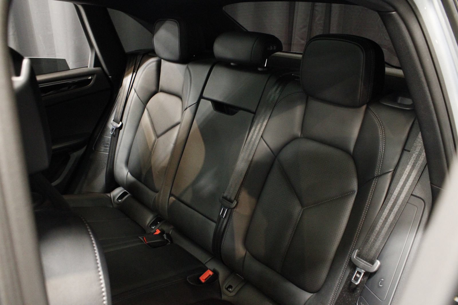 Certified 2026 Porsche Macan AWD/4WD image 21