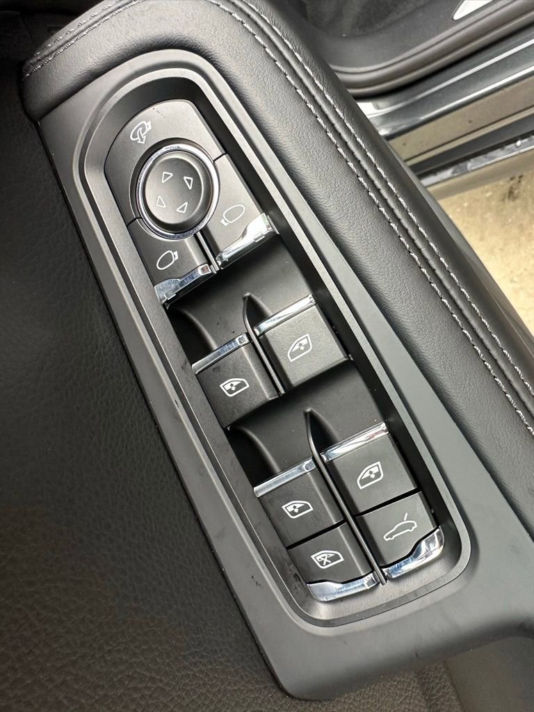 Used 2026 Porsche Macan S AWD/4WD image 15