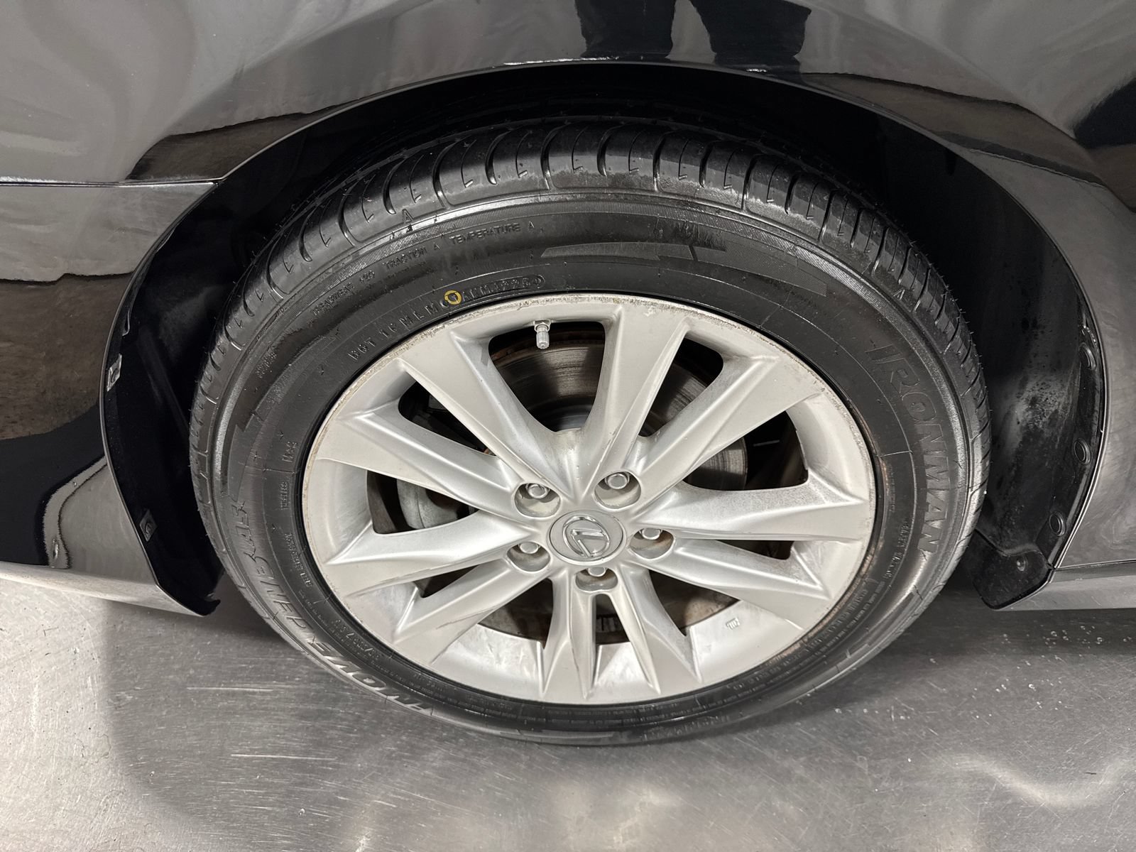 Used 2011 Lexus ES 350 FWD image 2