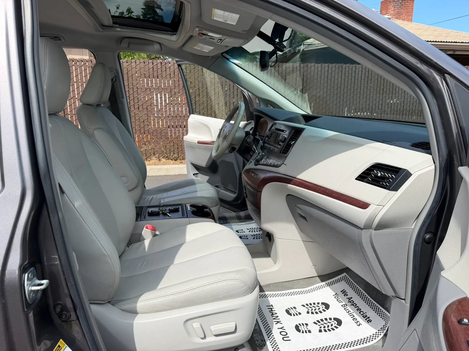 Used 2013 Toyota Sienna XLE FWD image 15