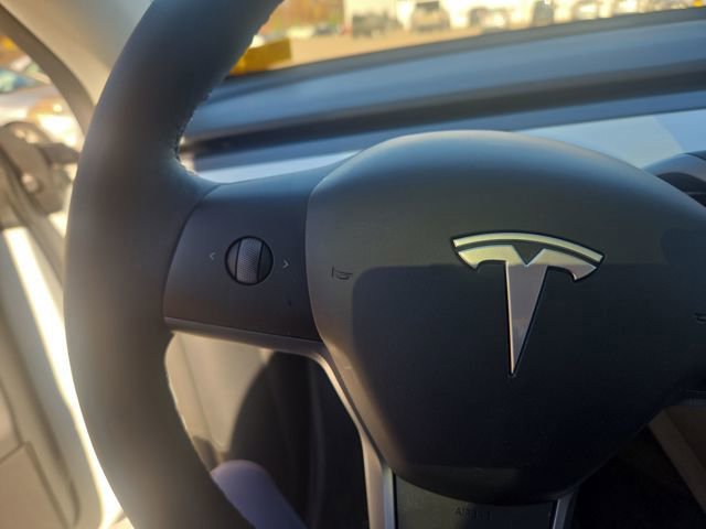 Used 2025 Tesla Model Y Long Range image 40