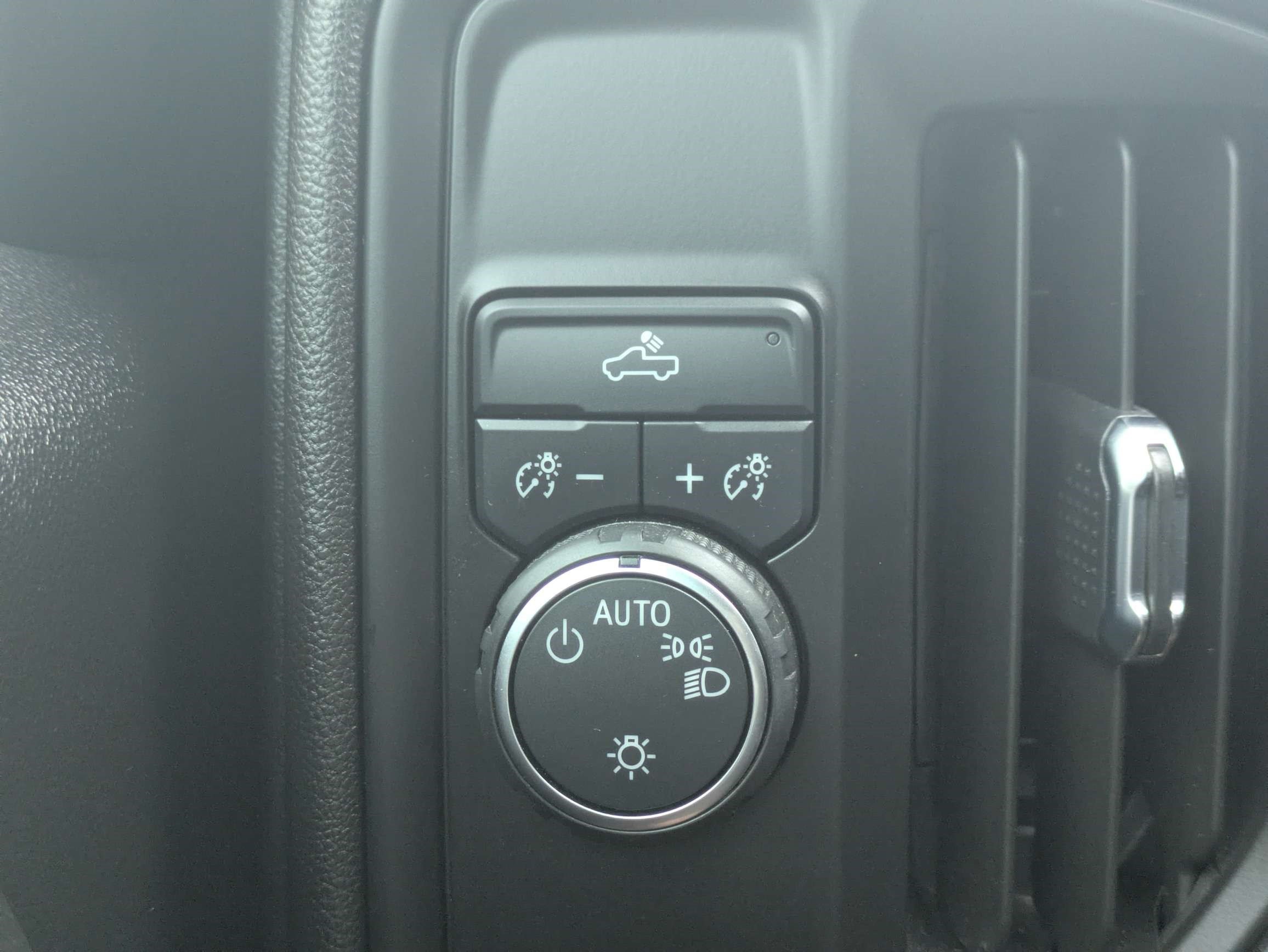 Used 2024 Chevrolet Silverado 1500 Custom RWD image 27