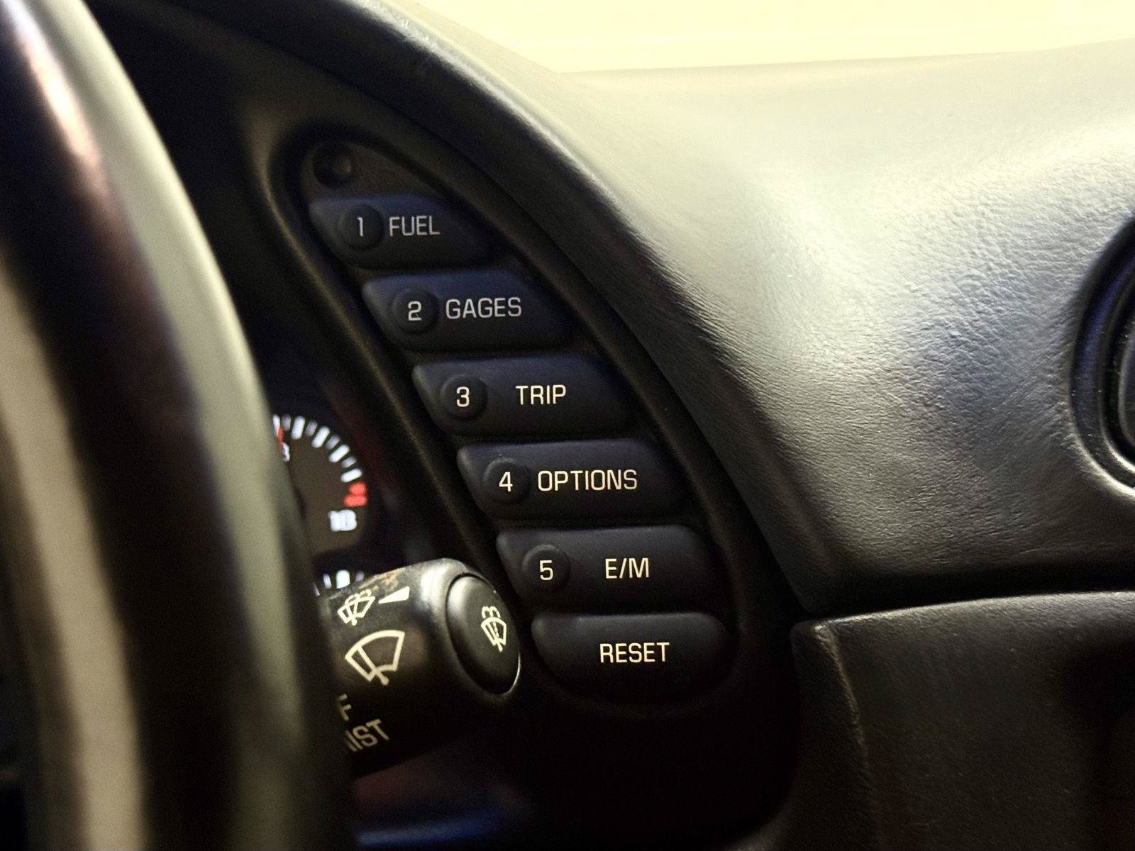 Used 2004 Chevrolet Corvette Coupe w/ Preferred Equipment Group RWD image 21