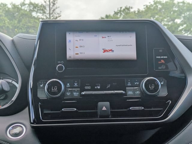 Used 2023 Toyota Highlander XLE AWD/4WD image 19