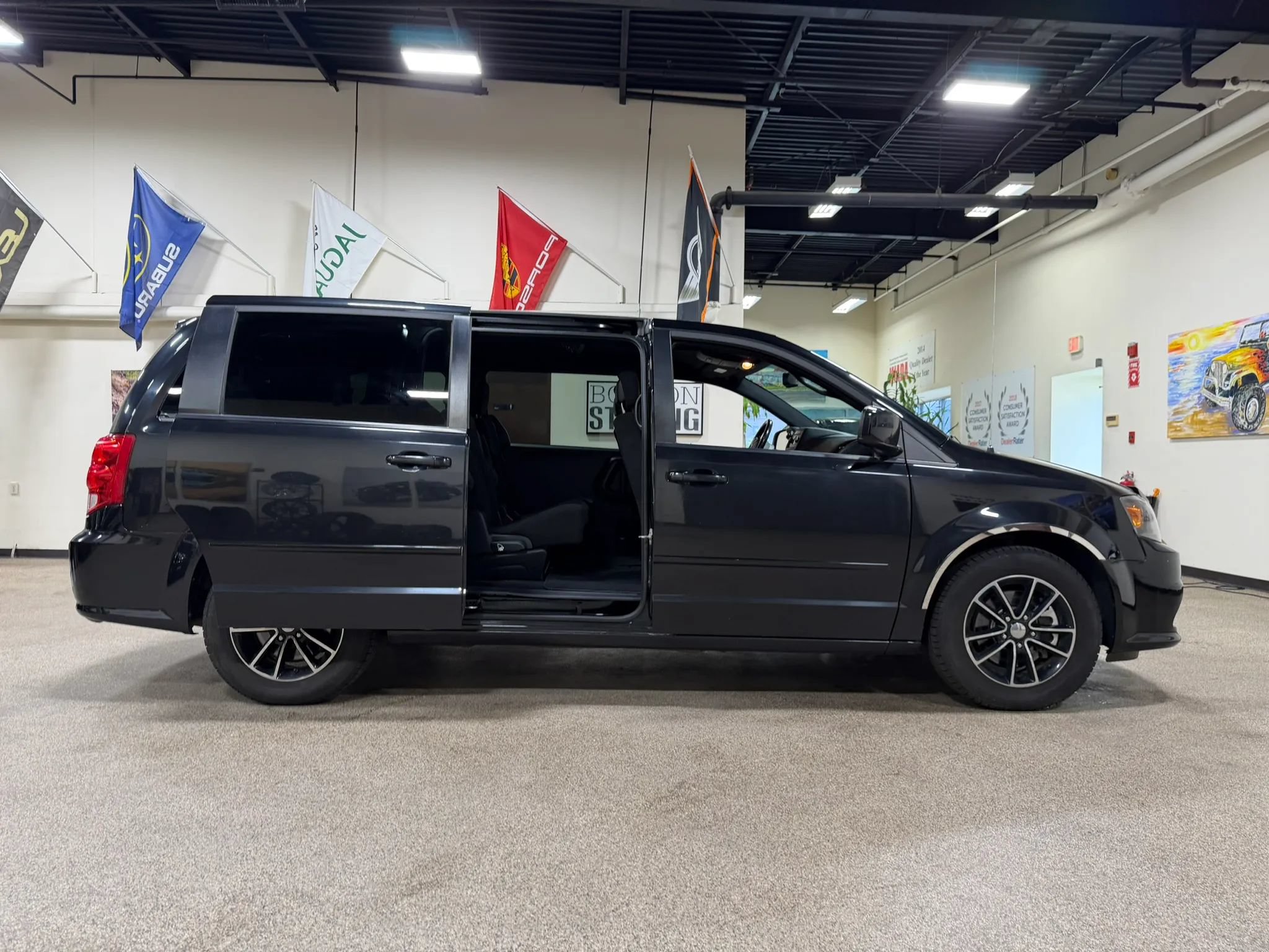 Used 2016 Dodge Grand Caravan SE FWD image 23