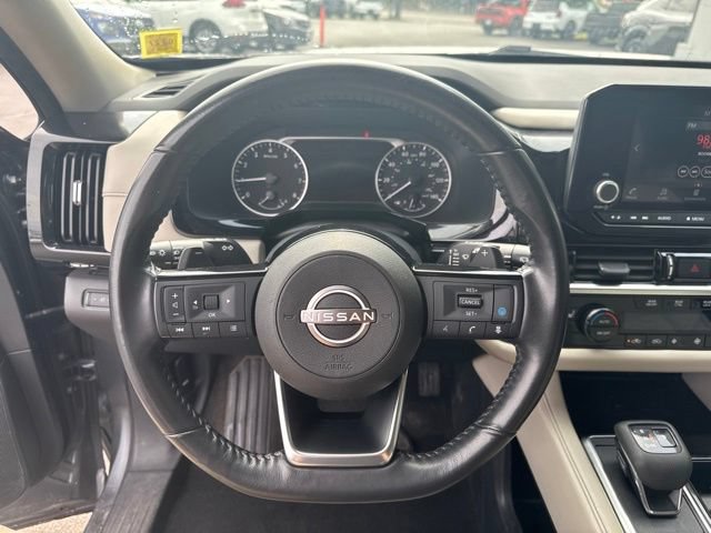 Used 2023 Nissan Pathfinder SV w/ SV Premium Package AWD/4WD image 11
