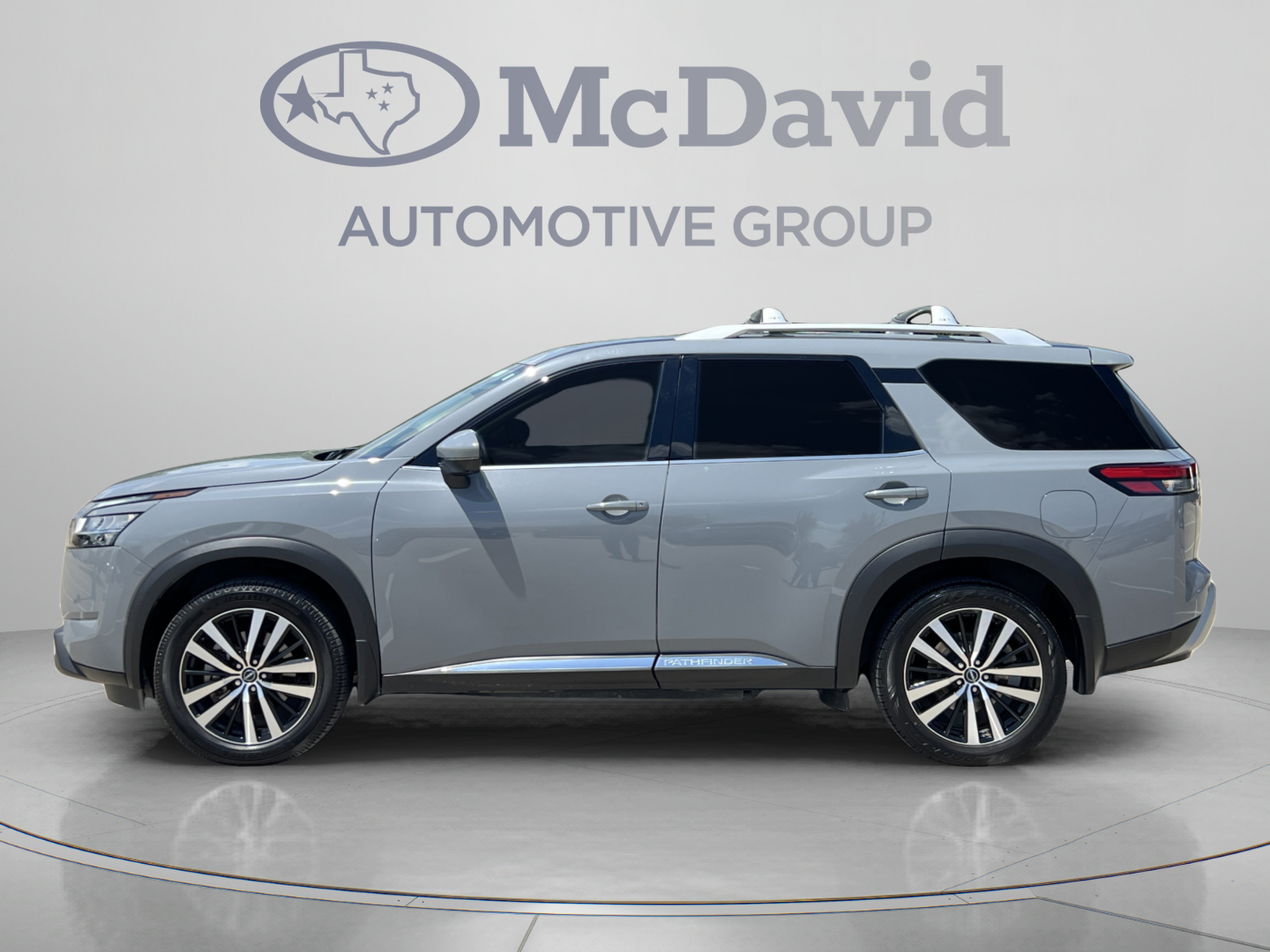 Used 2024 Nissan Pathfinder Platinum w/ Cargo Package FWD image 4