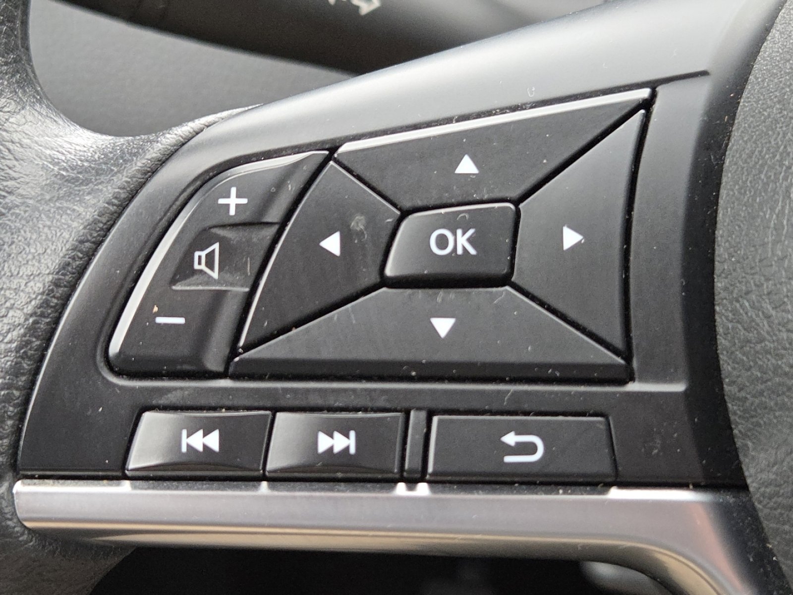 Used 2019 Nissan Rogue S image 31