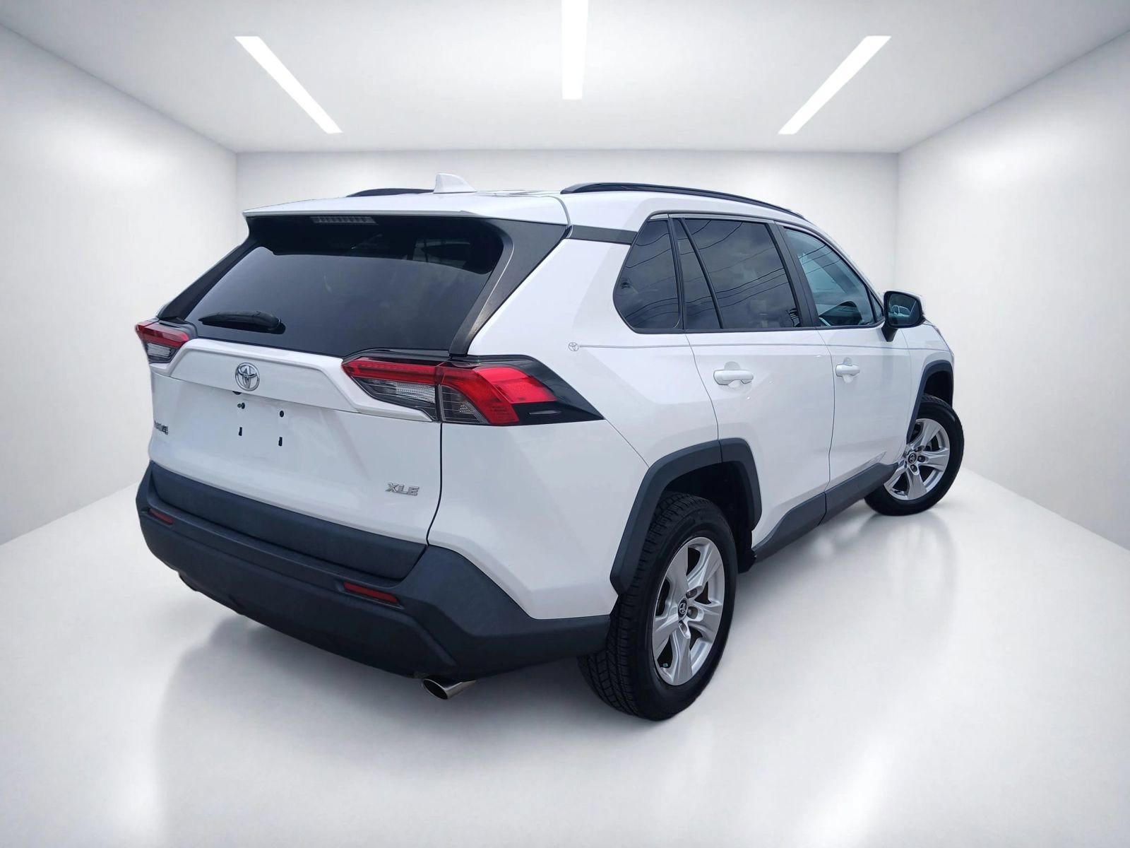 Used 2020 Toyota RAV4 XLE w/ Convenience Package FWD image 5
