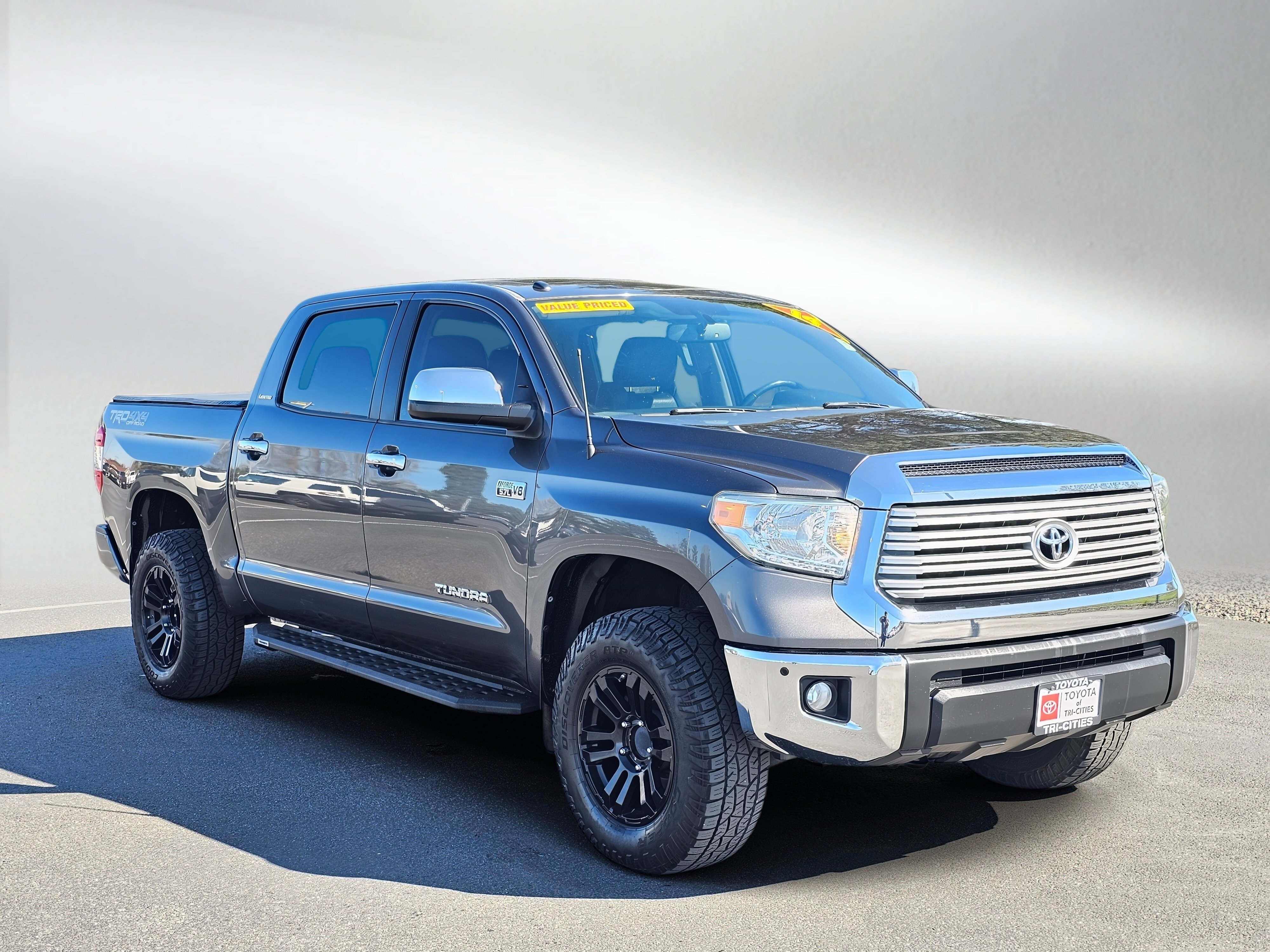 Used 2014 Toyota Tundra Limited w/ Limited Premium Package image 7