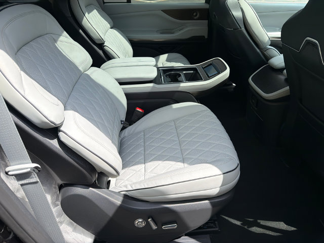 New 2027 Lincoln Navigator L Black Label AWD/4WD image 15