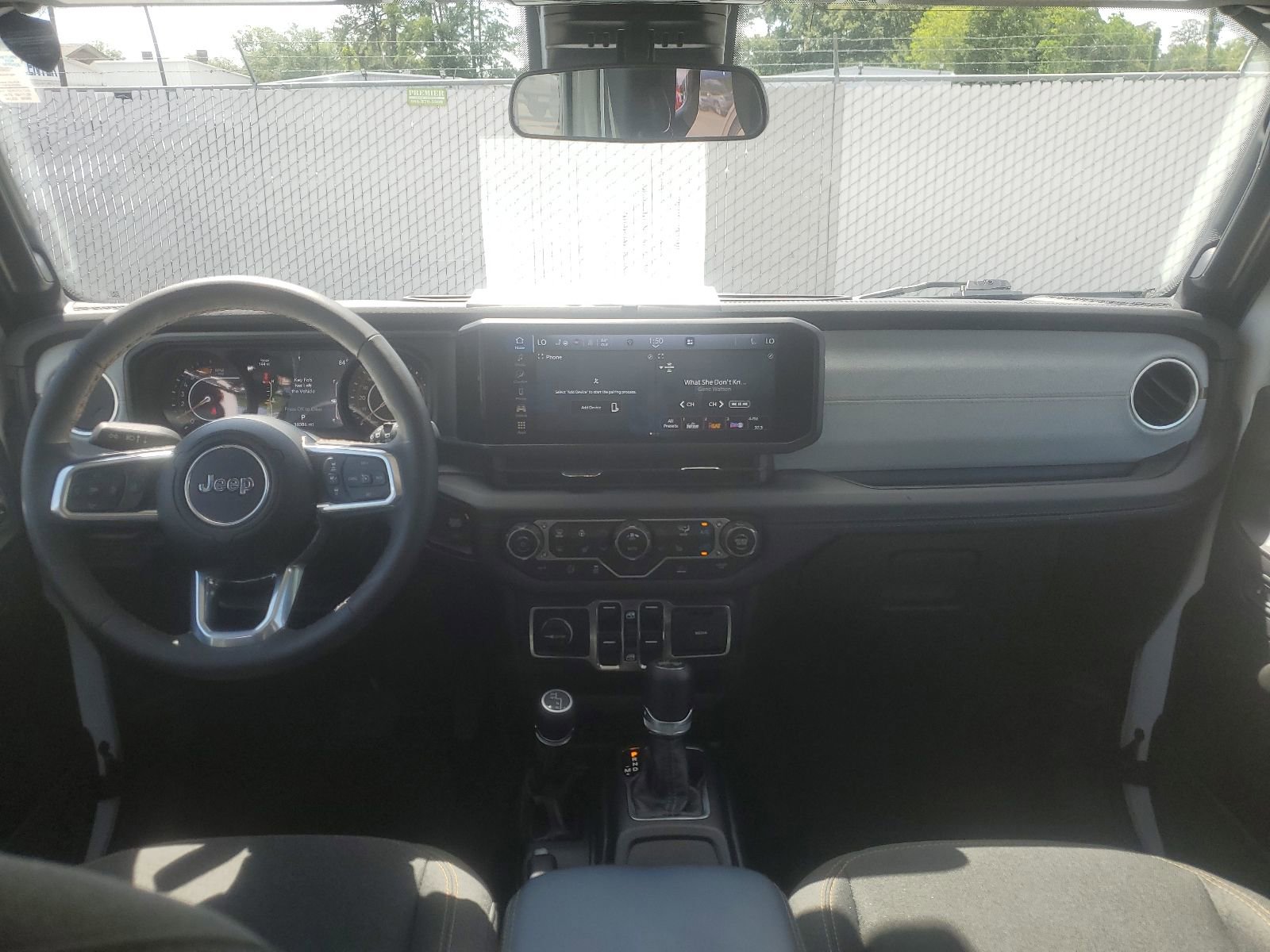 Used 2025 Jeep Wrangler Unlimited Sahara AWD/4WD image 9